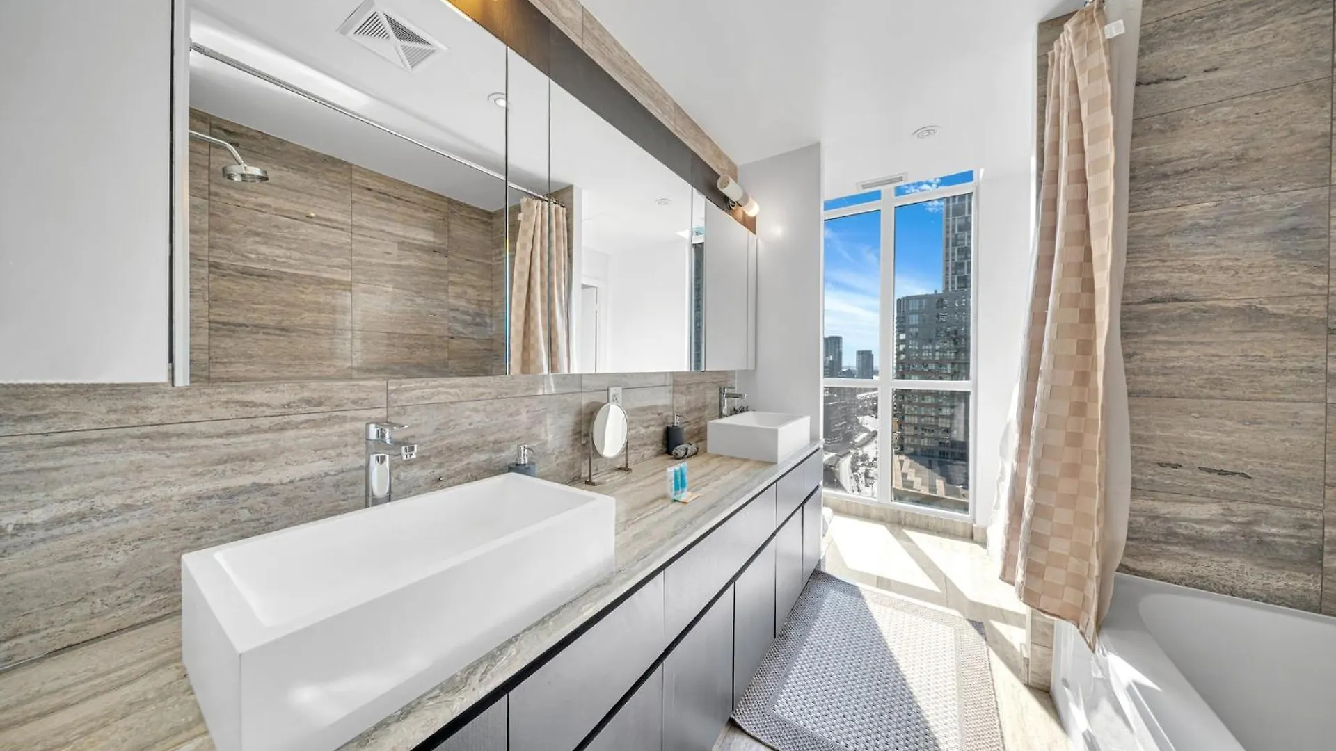 Rentx 3Bedroom Penthouses Near Rogers Centre & Mtcc Toronto